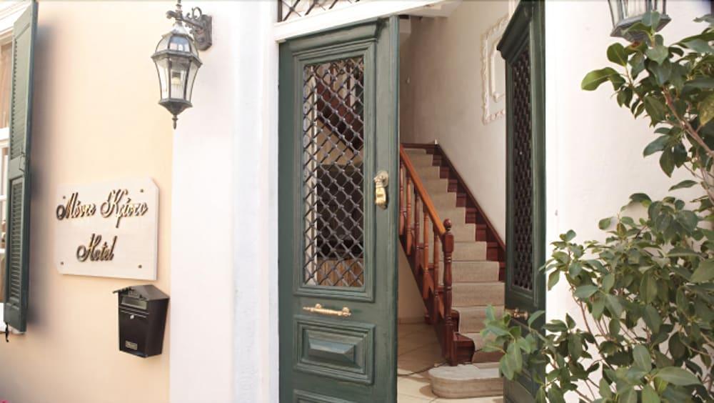 Monte Kristo Hotel Ermoupoli Ngoại thất bức ảnh
