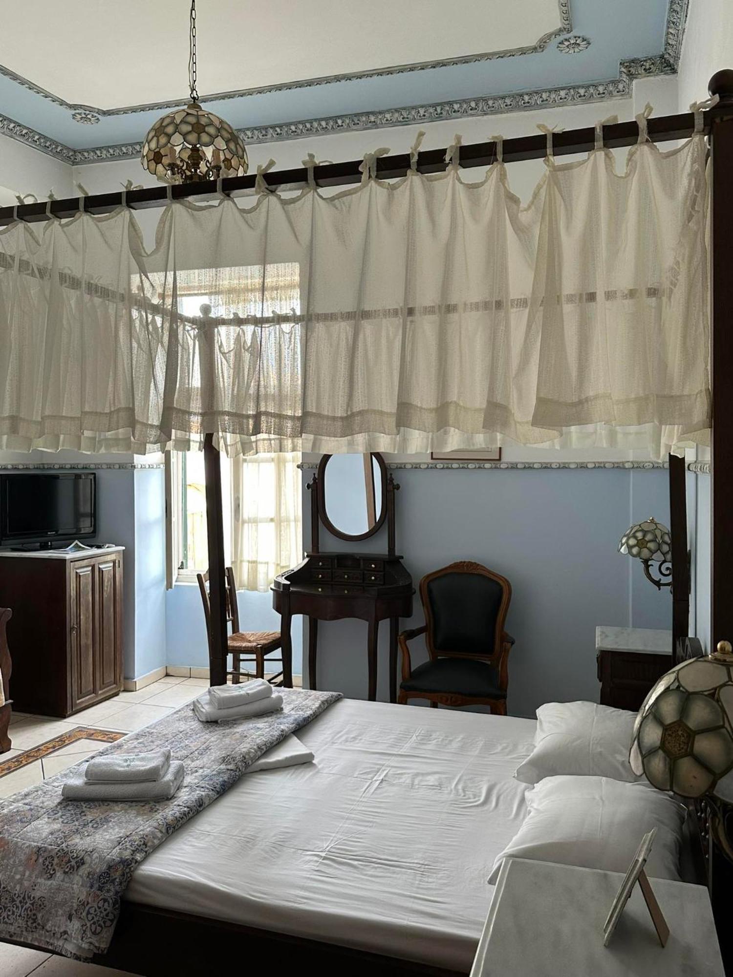 Monte Kristo Hotel Ermoupoli Ngoại thất bức ảnh